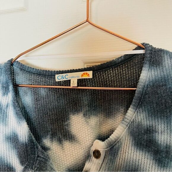 EUC C&C California Navy Tie Dye Henley Long Sleeve Top Small - Picture 6 of 7